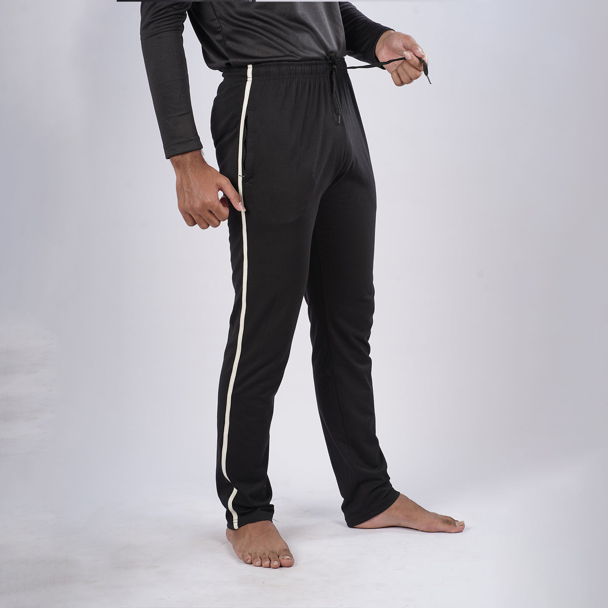 Men Solid Regular Fit Cotton Trackpants