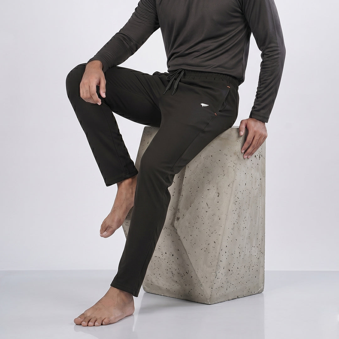 Men Solid Regular Fit Trackpants