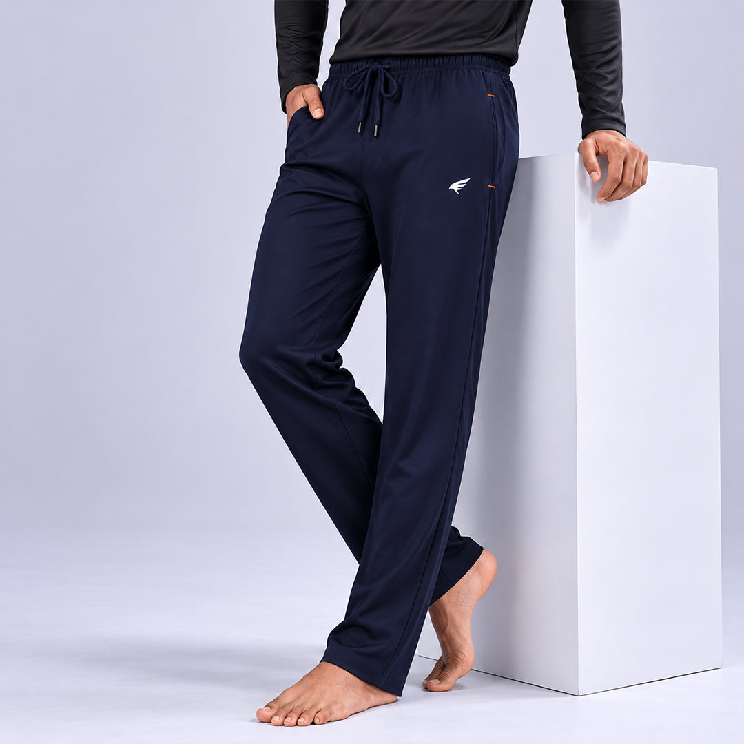 Men Solid Regular Fit Trackpants