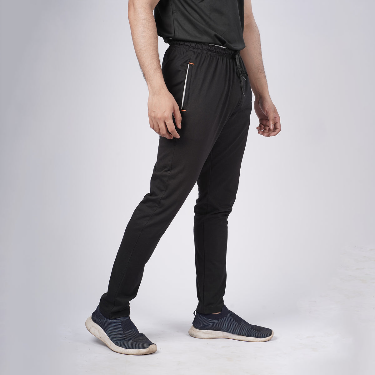 Men Solid Regular Fit Trackpants