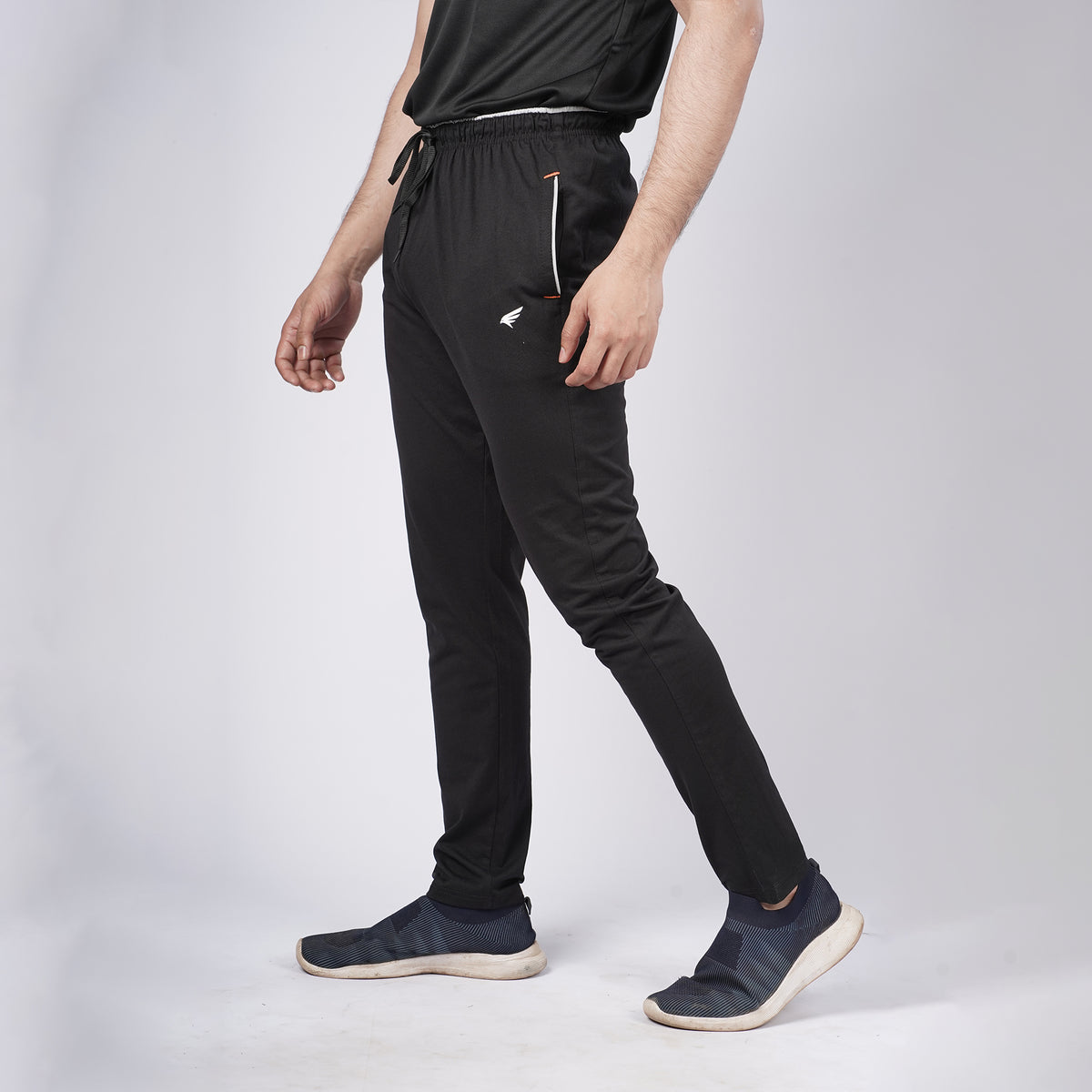 Men Solid Regular Fit Trackpants