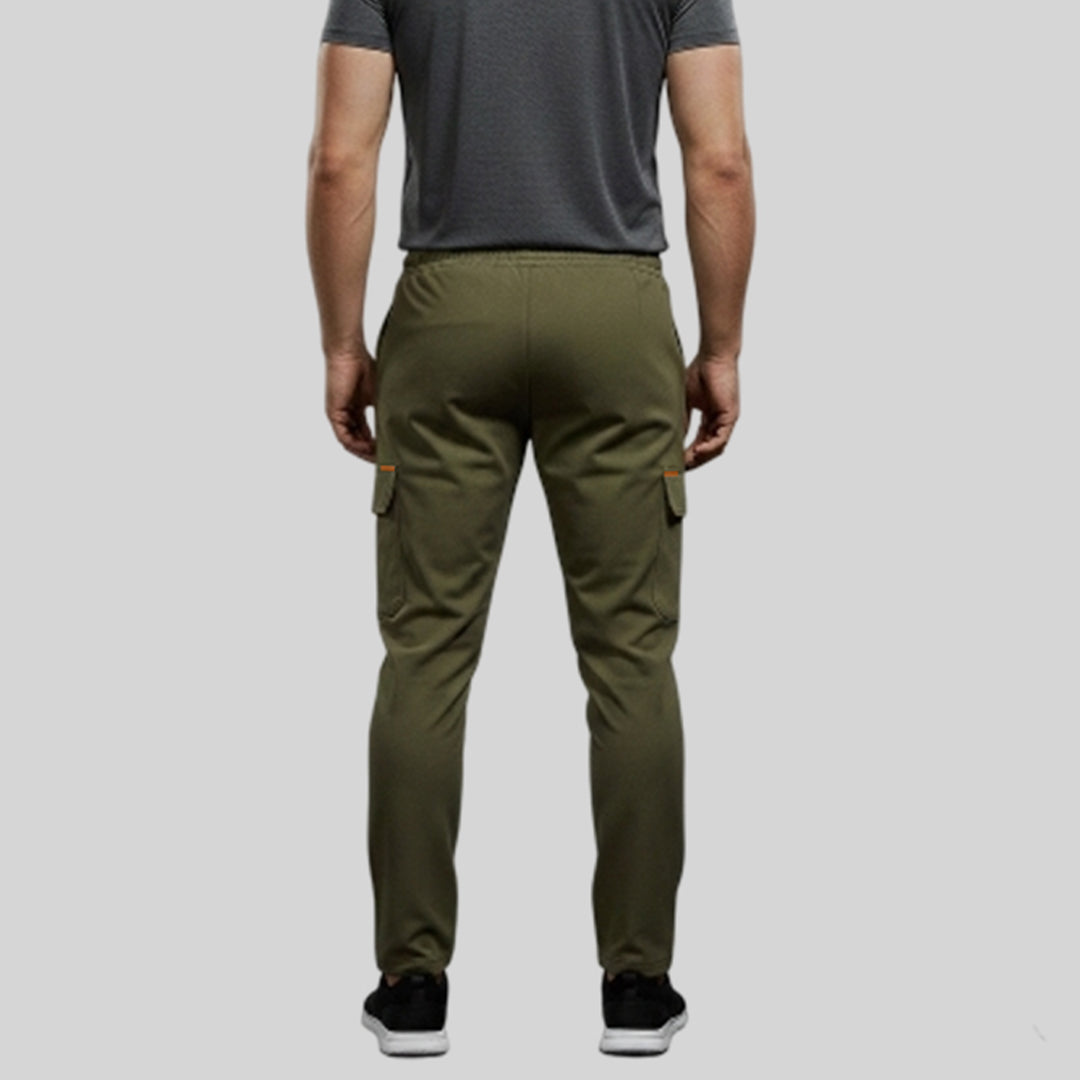 Men Solid Regular Fit Cargo Trackpants