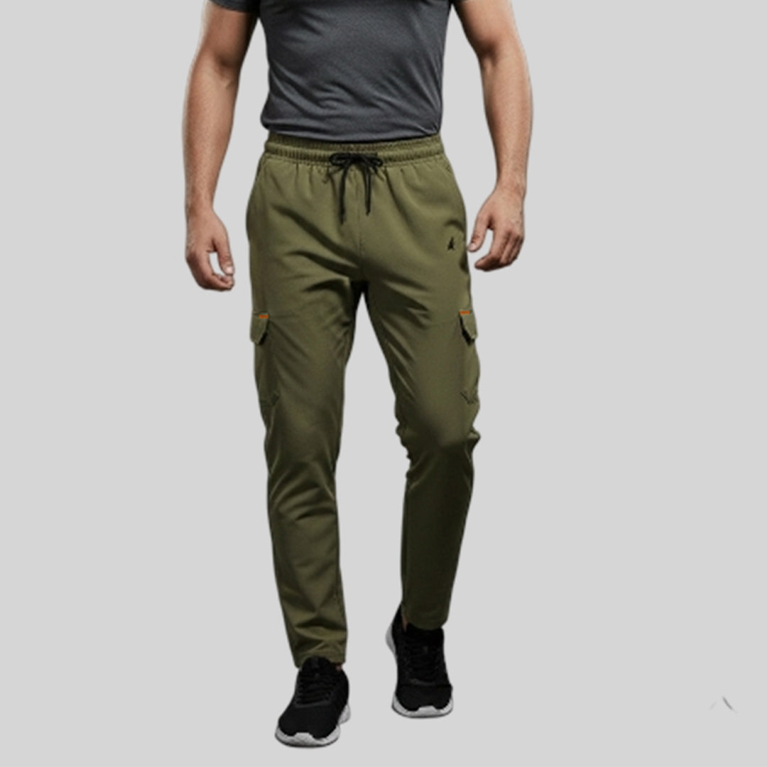 Men Solid Regular Fit Cargo Trackpants